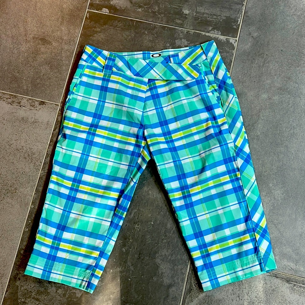 Very gently used Oakley golf pants. High quality and breathe-easy fabric!